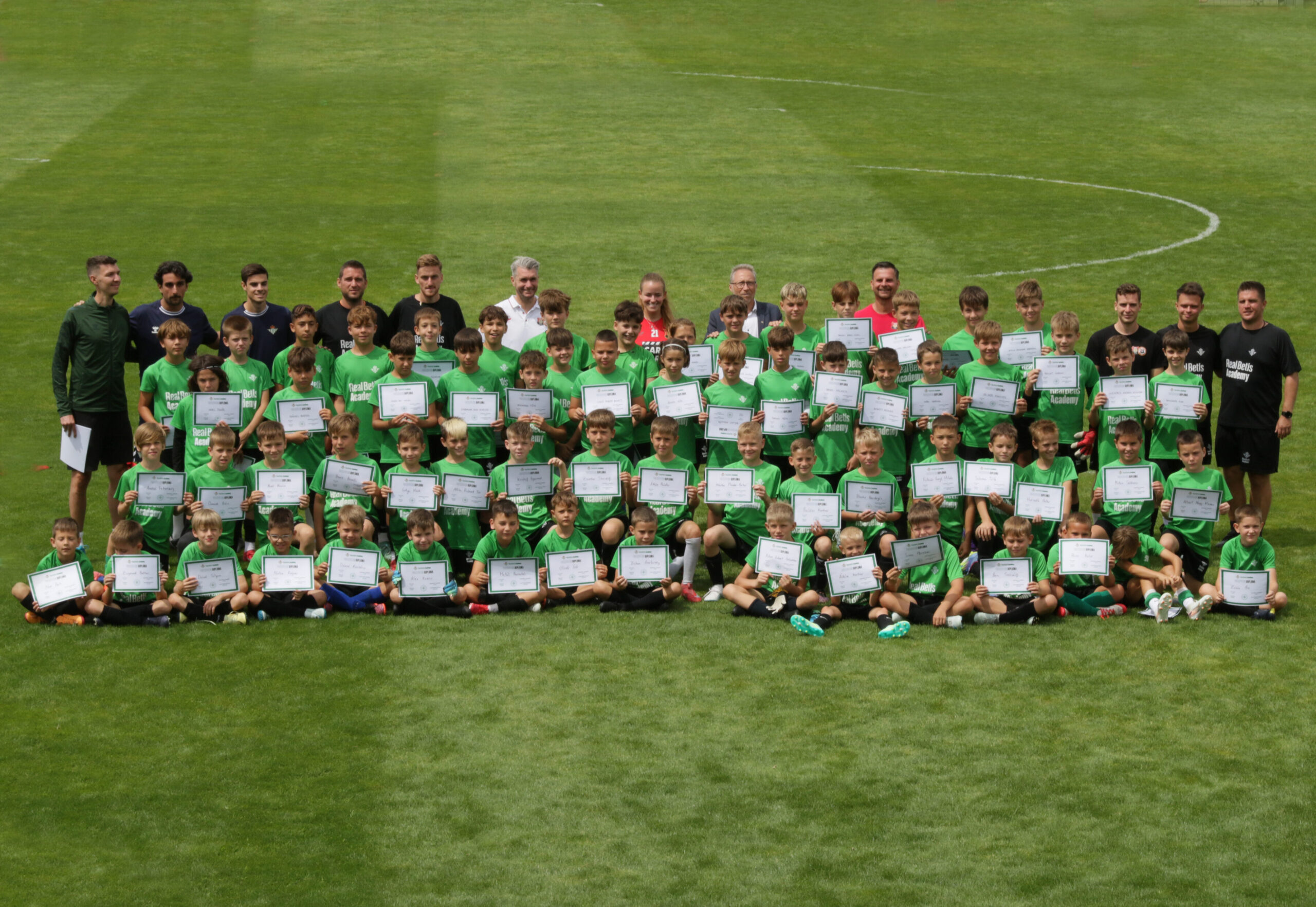 Öt tehetség utazhat Sevillába, diplomaosztással zárult a Betis-tábor 