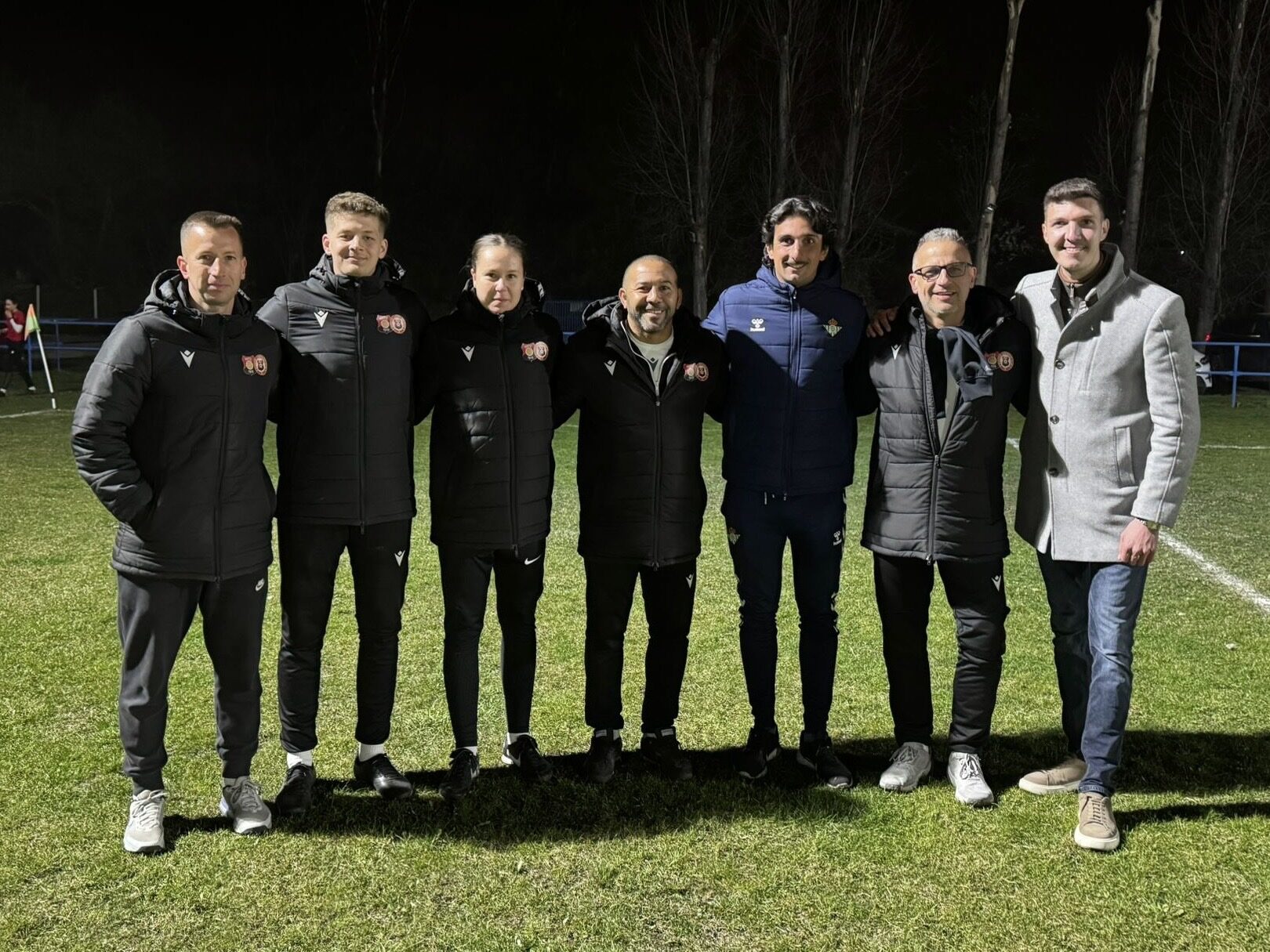 Javier López Alonso a női szakág edzőivel