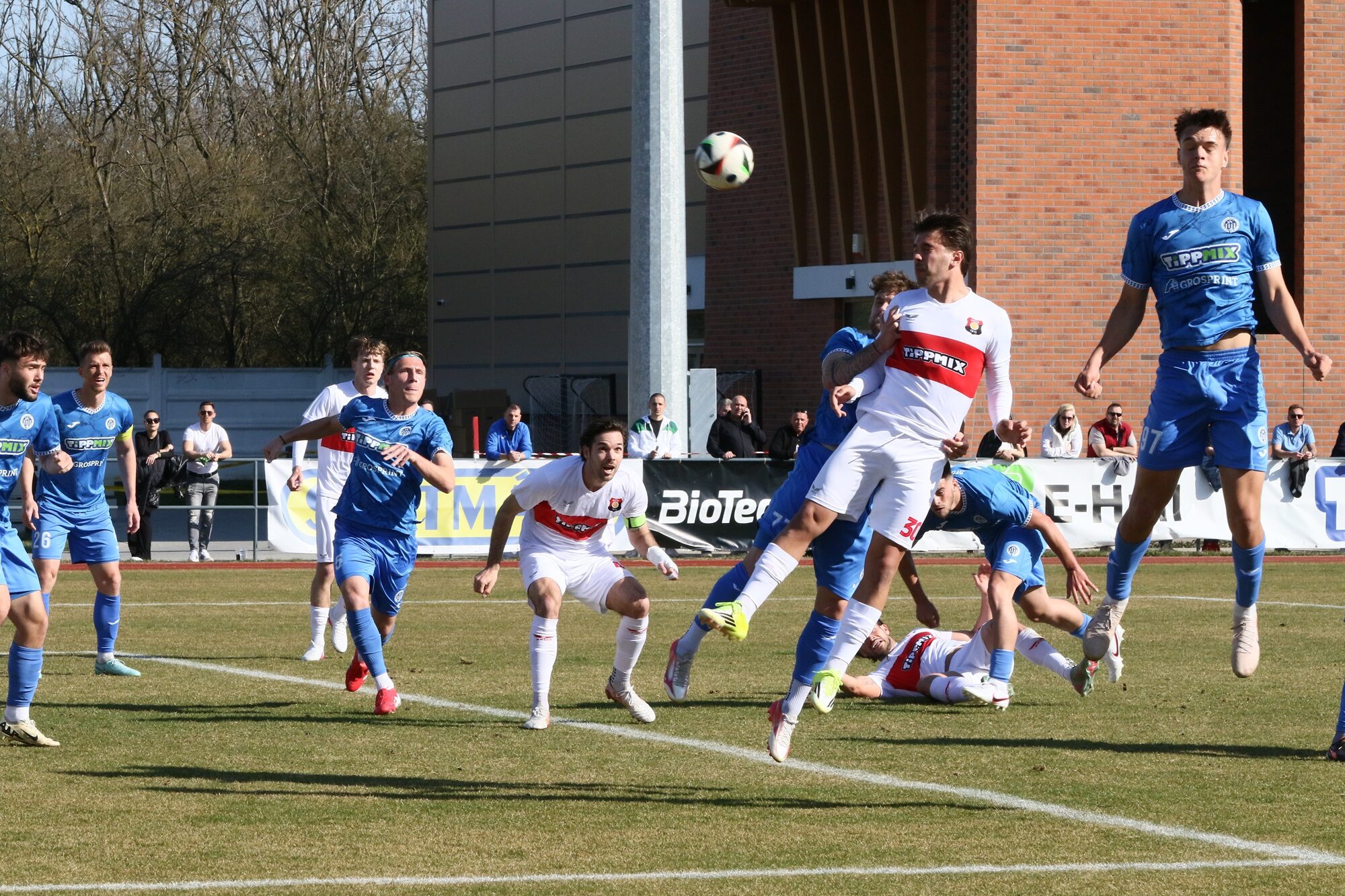 ÓRIÁSI CSATÁBAN FORDÍTOTTAK A HAZAIAK KARCAGON