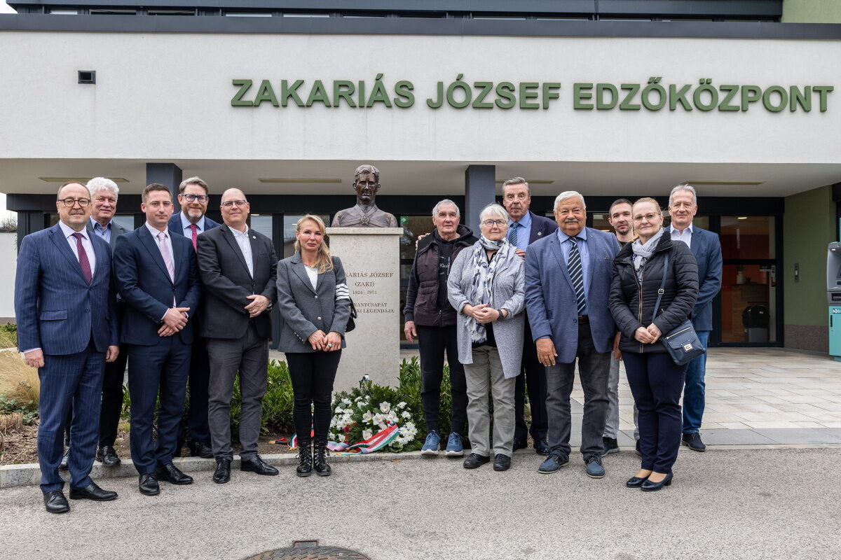 AZ ARANYCSAPAT TÖBB MINT 100 ÉVE SZÜLETETT TAGJAIRA EMLÉKEZTEK BUDAFOKON